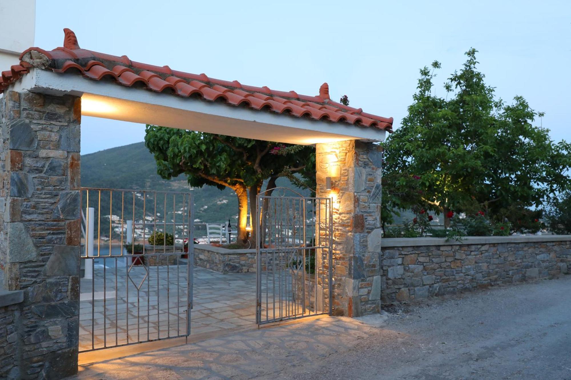Tsoukalaria Studios Skopelos Town Exterior foto